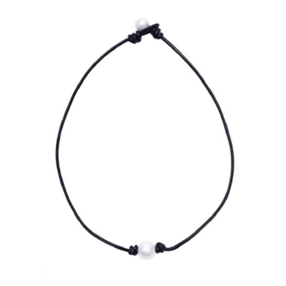 “VSCO” PEARL NECKLACE